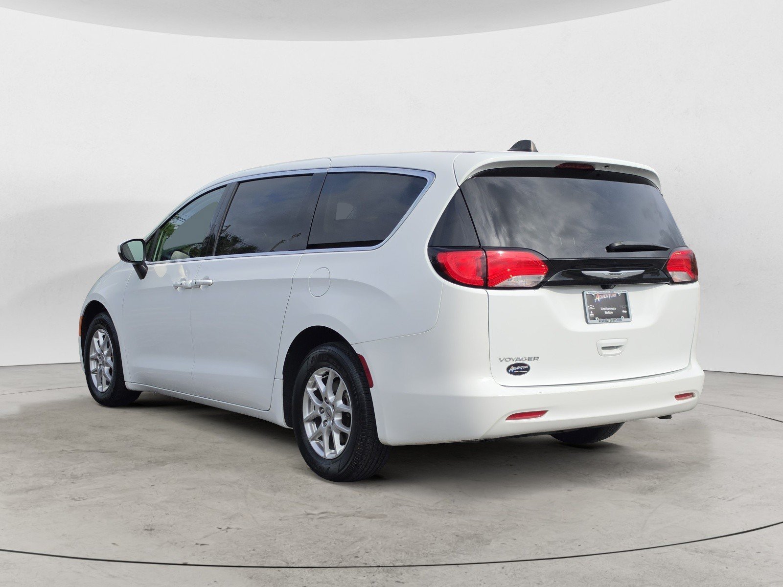 Used 2023 Bright White Clearcoat Chrysler LX image 5