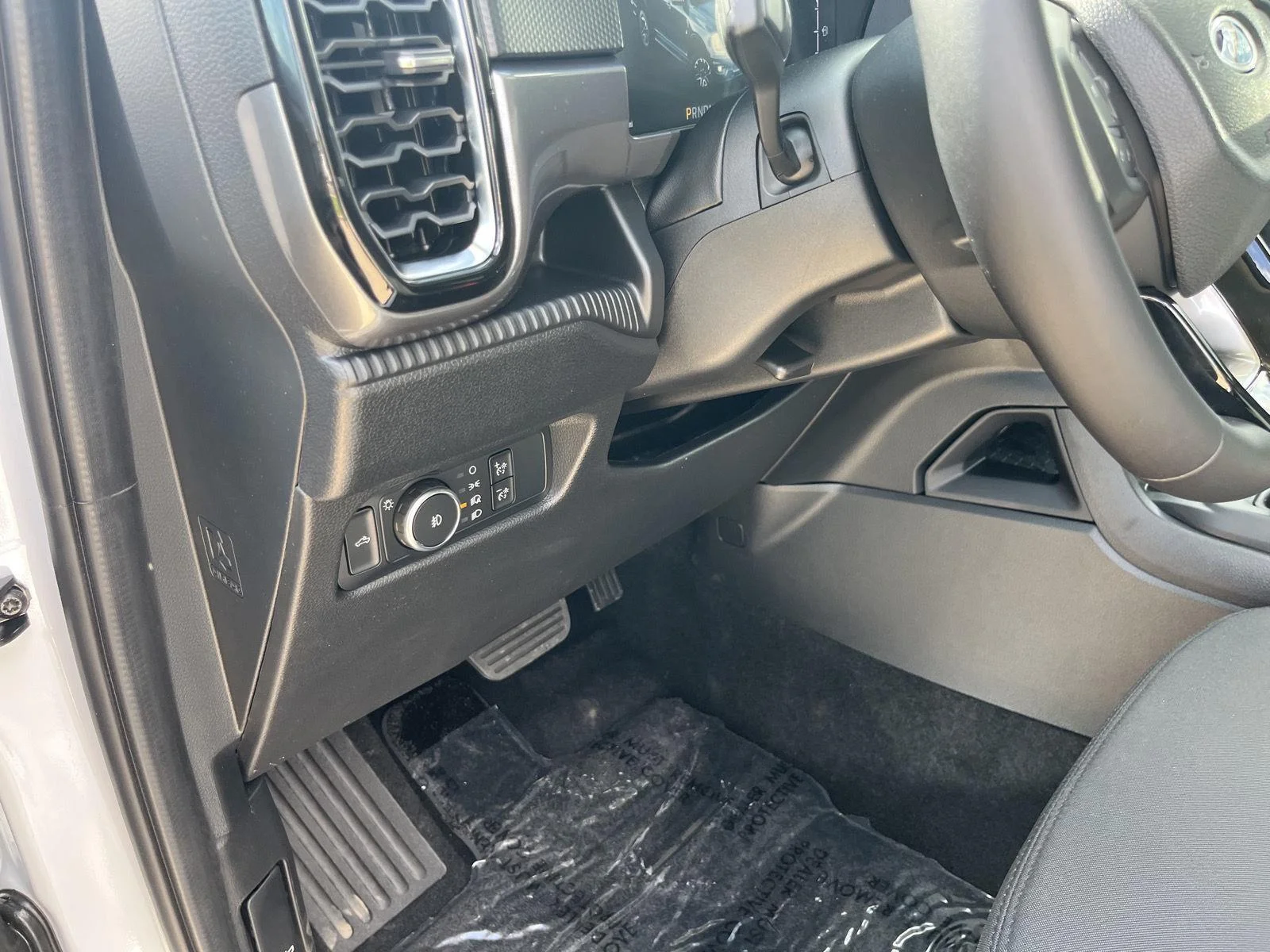 New 2026 Oxford White Ford XLT image 13