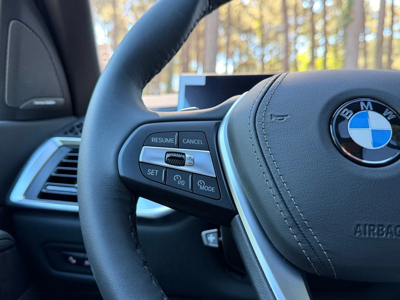 New 2026 Manhattan Green Metallic BMW xDrive40i image 25