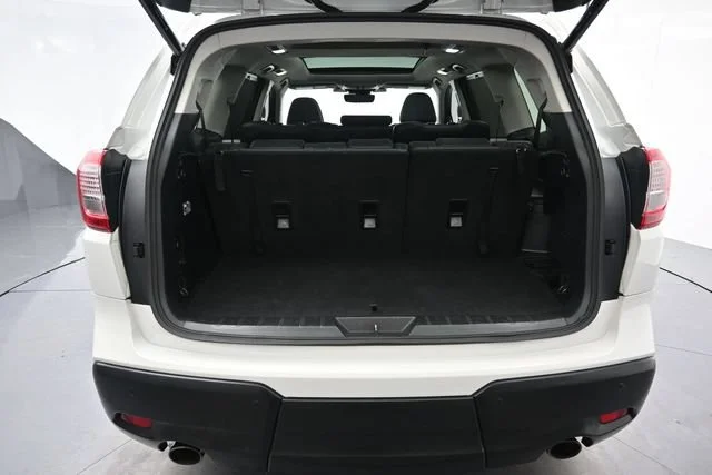 Used 2023 Crystal White Pea Subaru Limited image 25