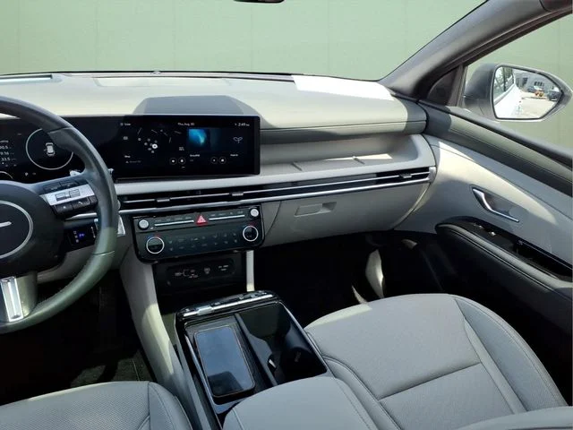 Used 2025 White Hyundai Limited image 18
