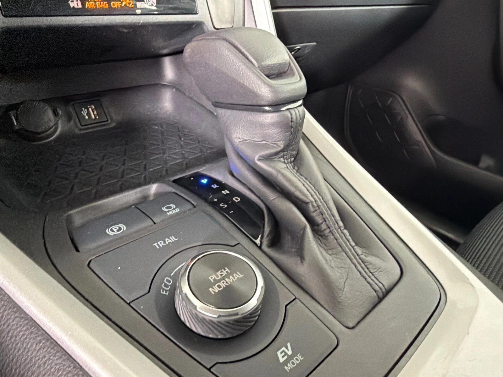Used 2024 Ice Cap Toyota Hybrid LE image 30