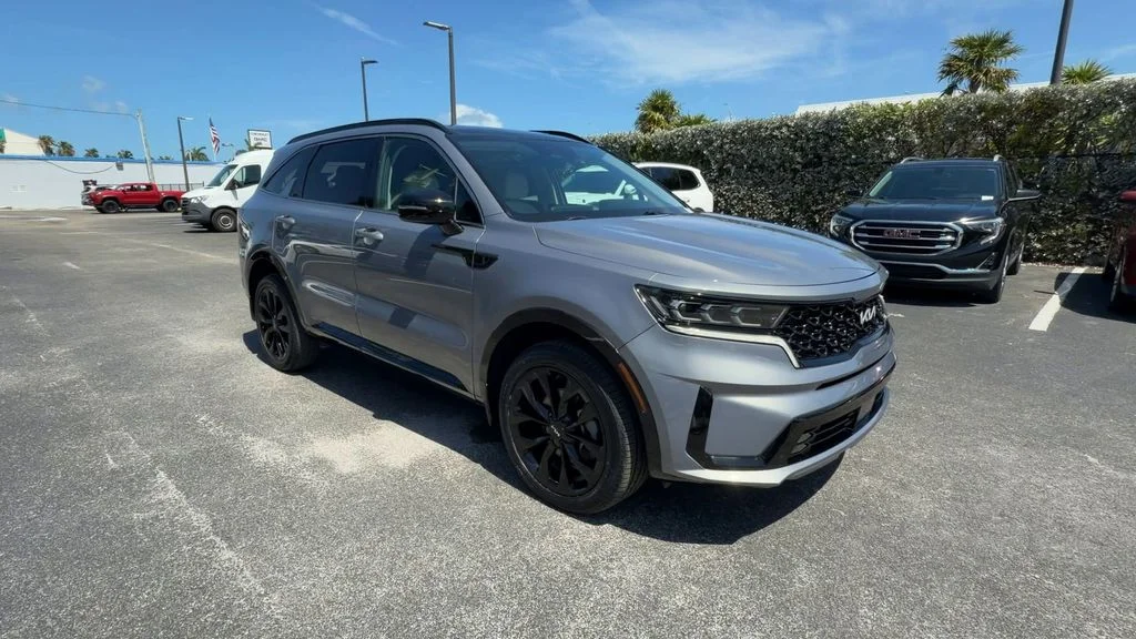 Used 2023 Silver Kia SX image 2