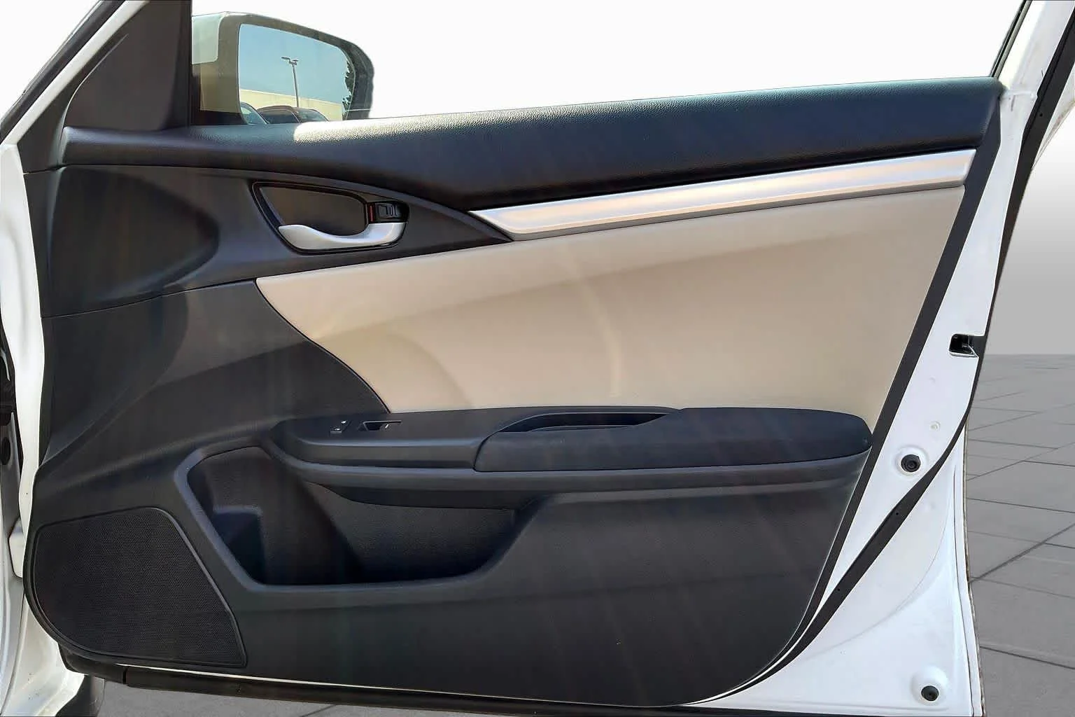 Used 2017 Taffeta White Honda LX image 22