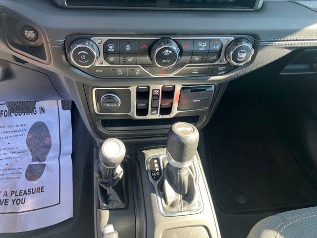 Certified Used 2025 Bright White Clearcoat Jeep Sahara image 18