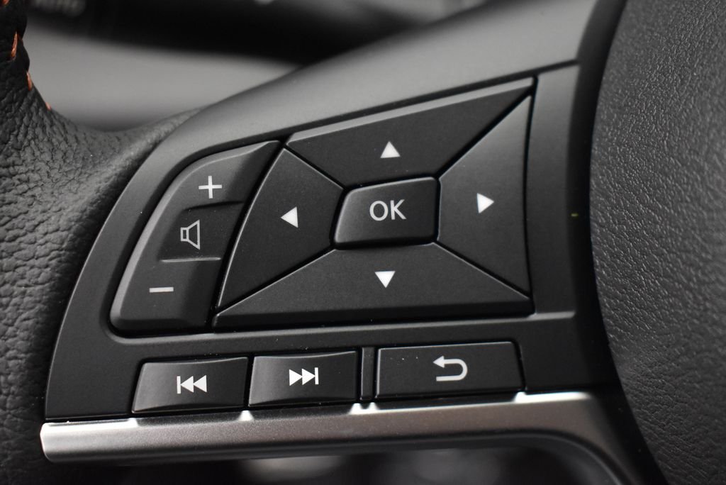 2025 Nissan Versa Sedan SR - Photo 17