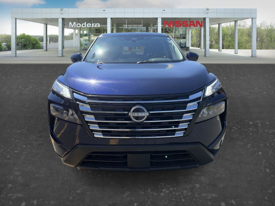Used 2025 Deep Ocean Blue Pearl Nissan SV image 8