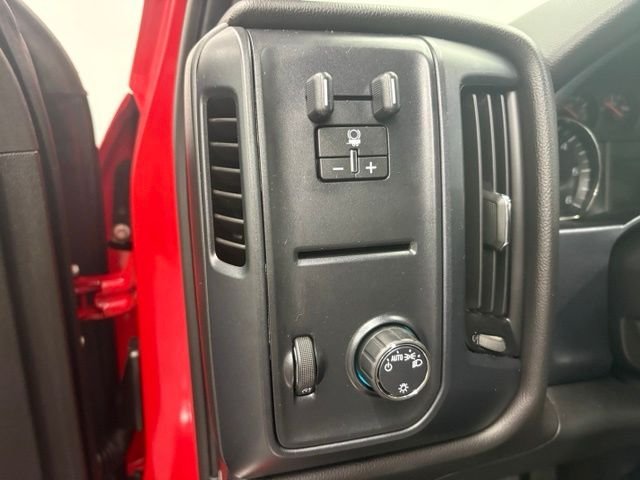 Used 2018 Red Chevrolet Custom image 13
