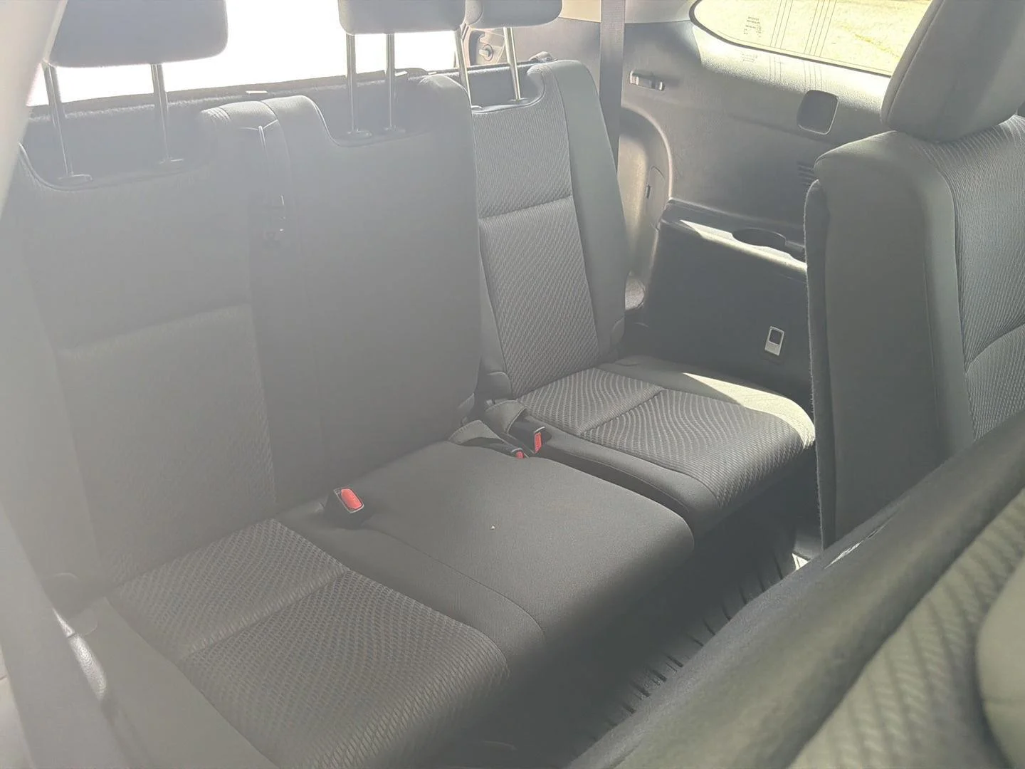 Used 2019  Toyota LE image 17