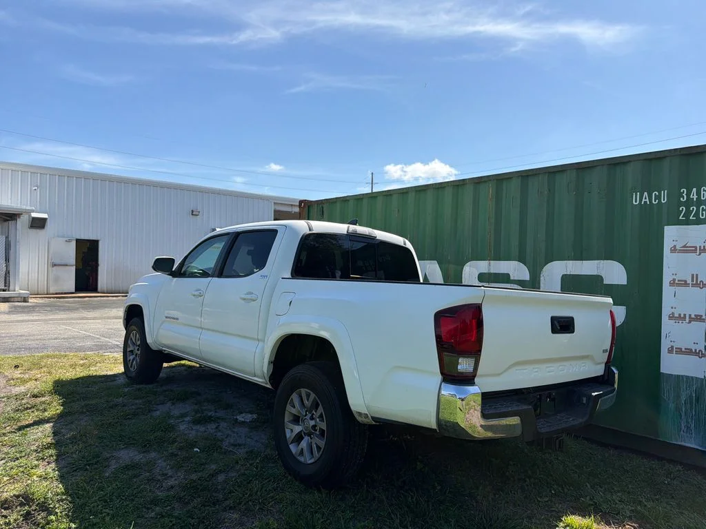 Used 2019 White Toyota SR5 image 3