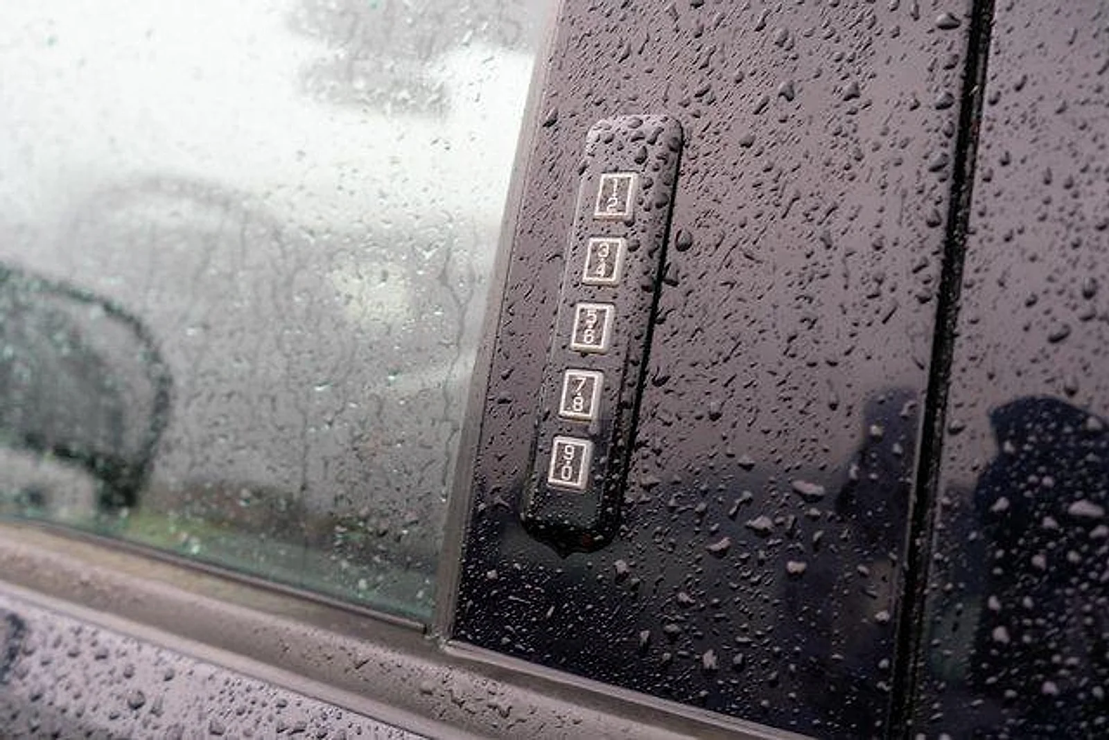 Used 2023 Agate Black Metallic Ford XLT image 14