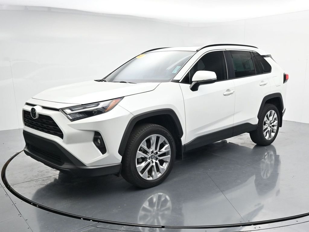 Used 2024 Beige Toyota XLE Premium image 4