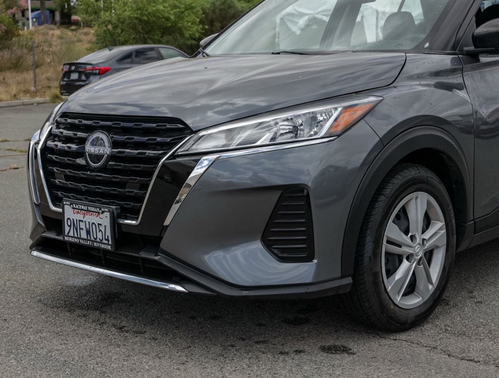 Used 2024 Gray Nissan S image 9