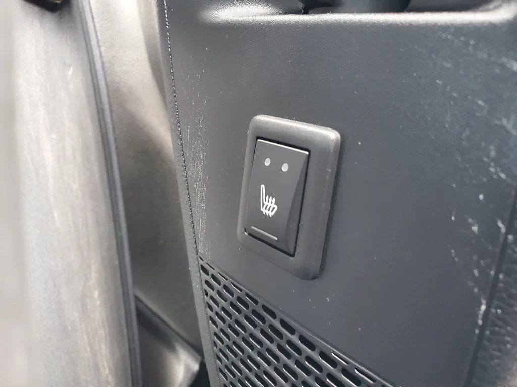 Used 2019 Silver Chrysler Limited image 32