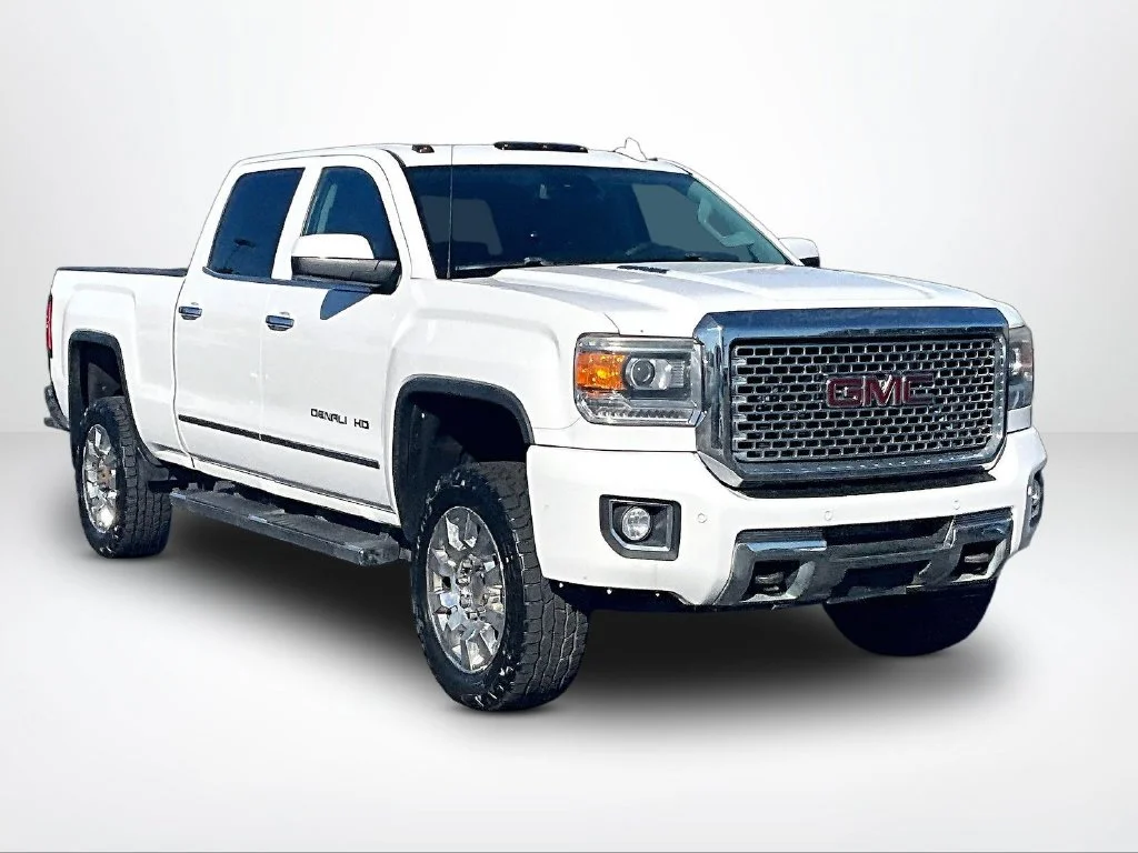 Used 2015 White GMC Denali image 11