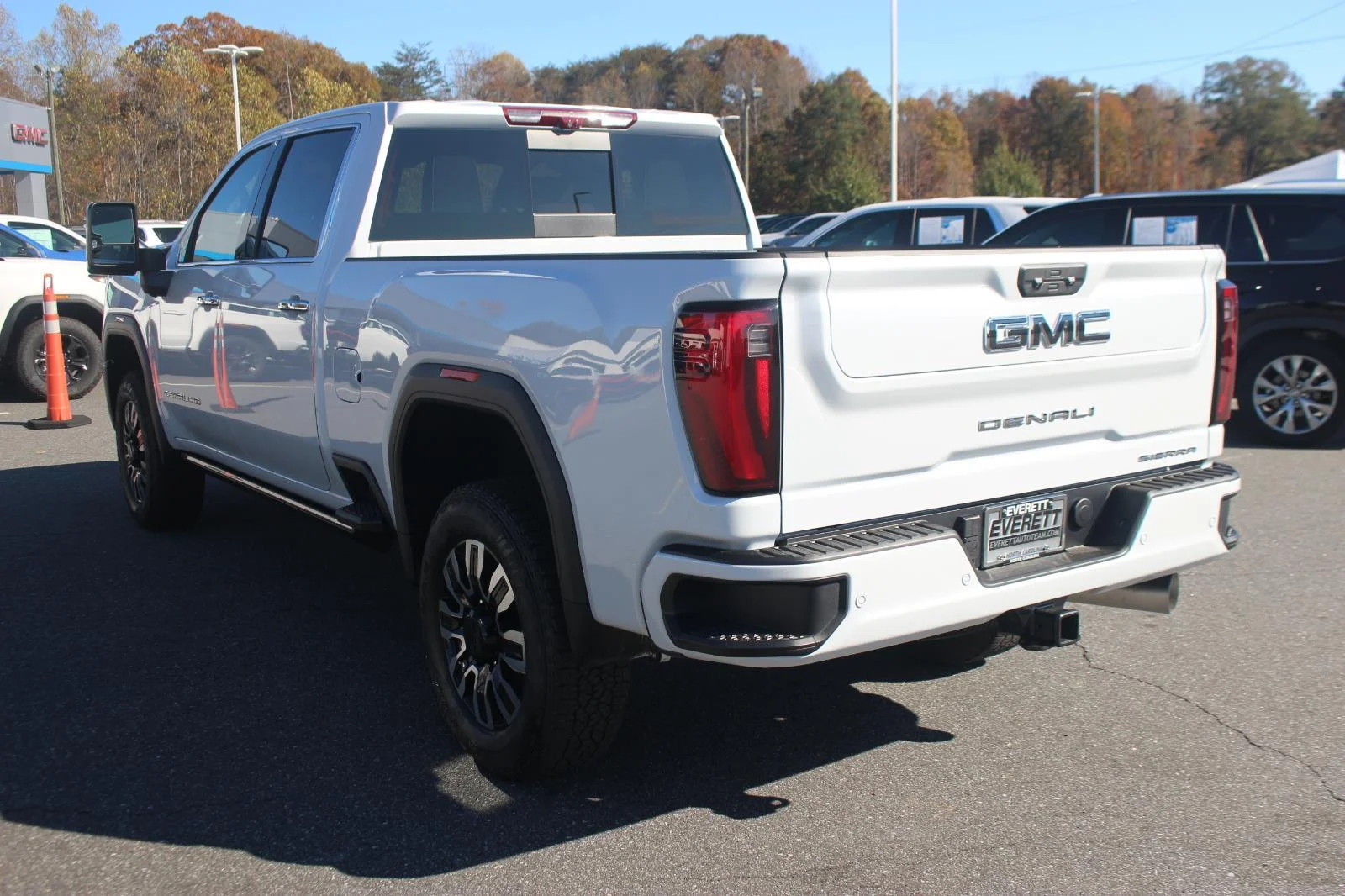 New 2026 Glacier White Tricoat GMC Denali Ultimate image 5