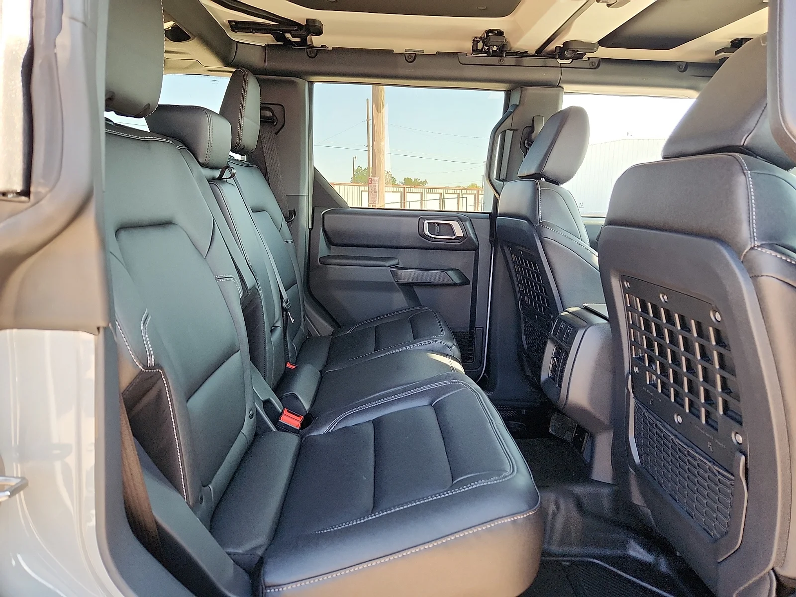 New 2026 Avalanche Gray Ford Badlands image 19