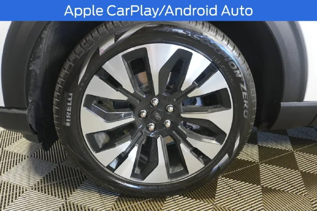 New 2027 Star White Metallic Tri-Coat Ford Platinum™ image 17