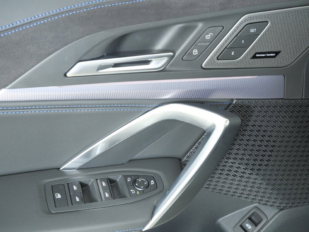 New 2027 Space Silver Metallic BMW M35i image 34