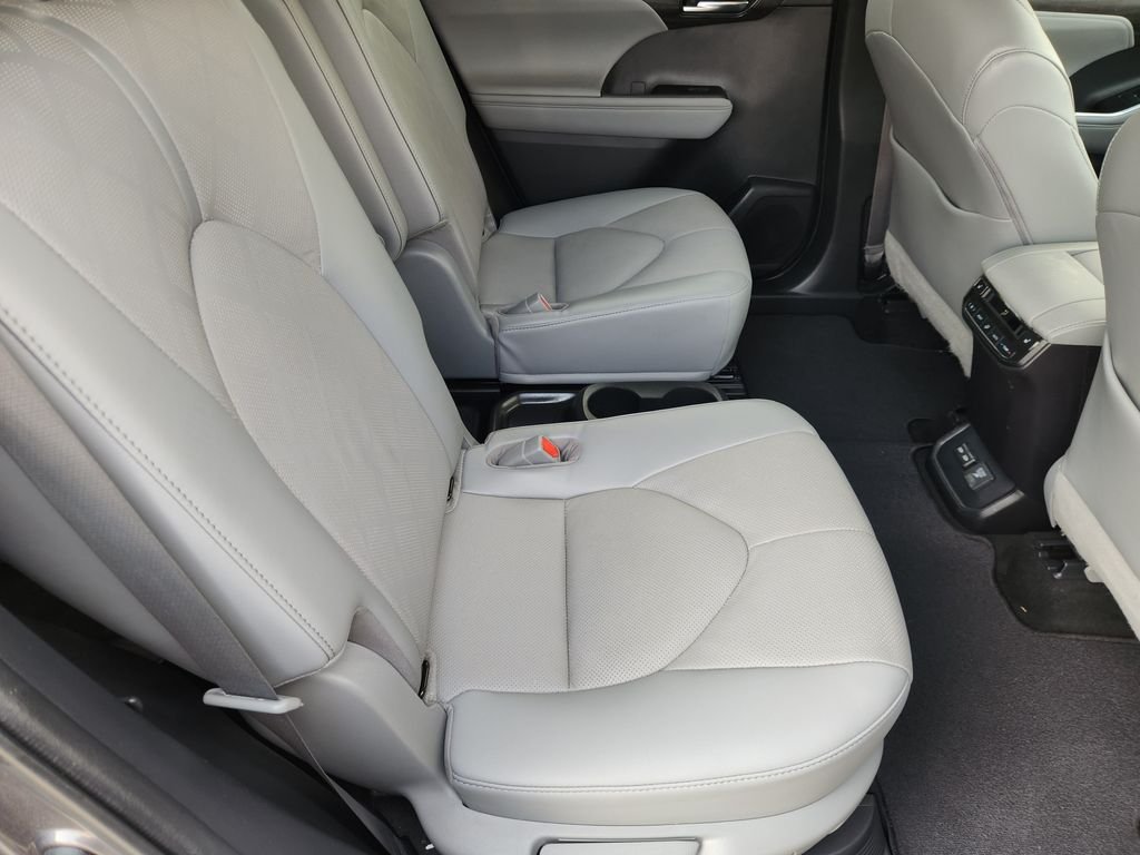 Used 2022 Magnetic Gray Metallic Toyota Platinum image 30