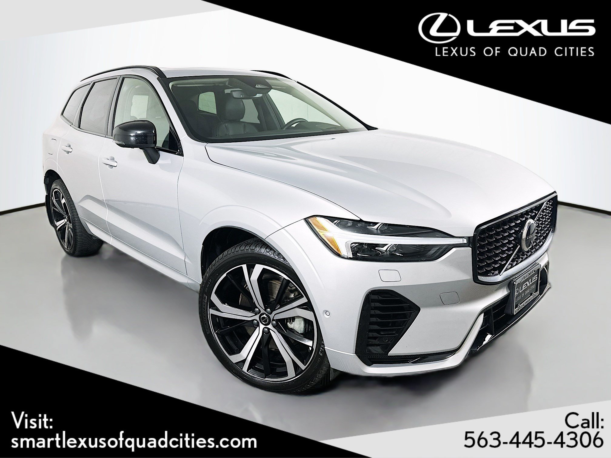 2024 Volvo XC60 T8 Ultimate Dark Theme AWD's photo