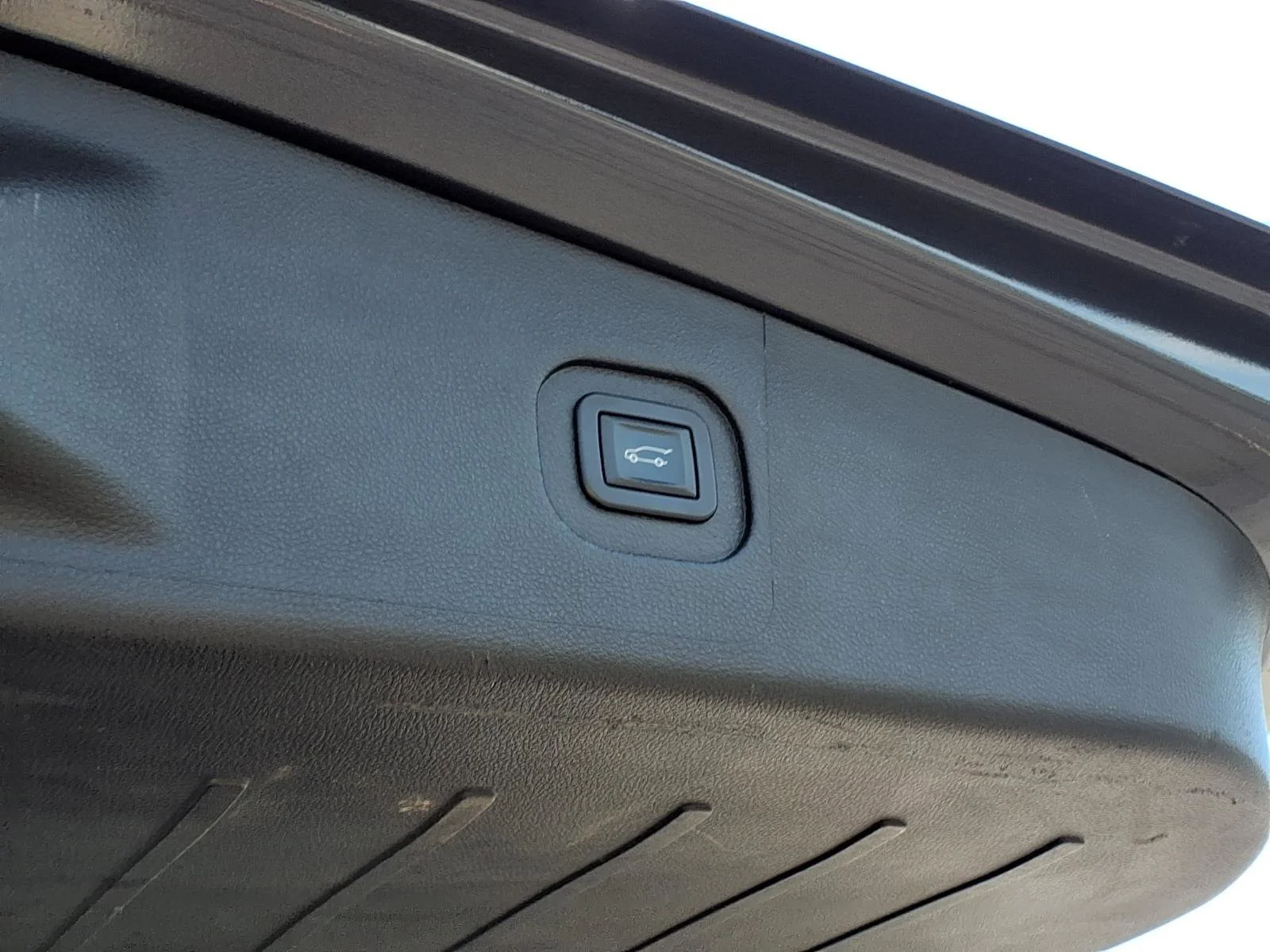 Used 2015 Iridium Metallic GMC SLT image 27