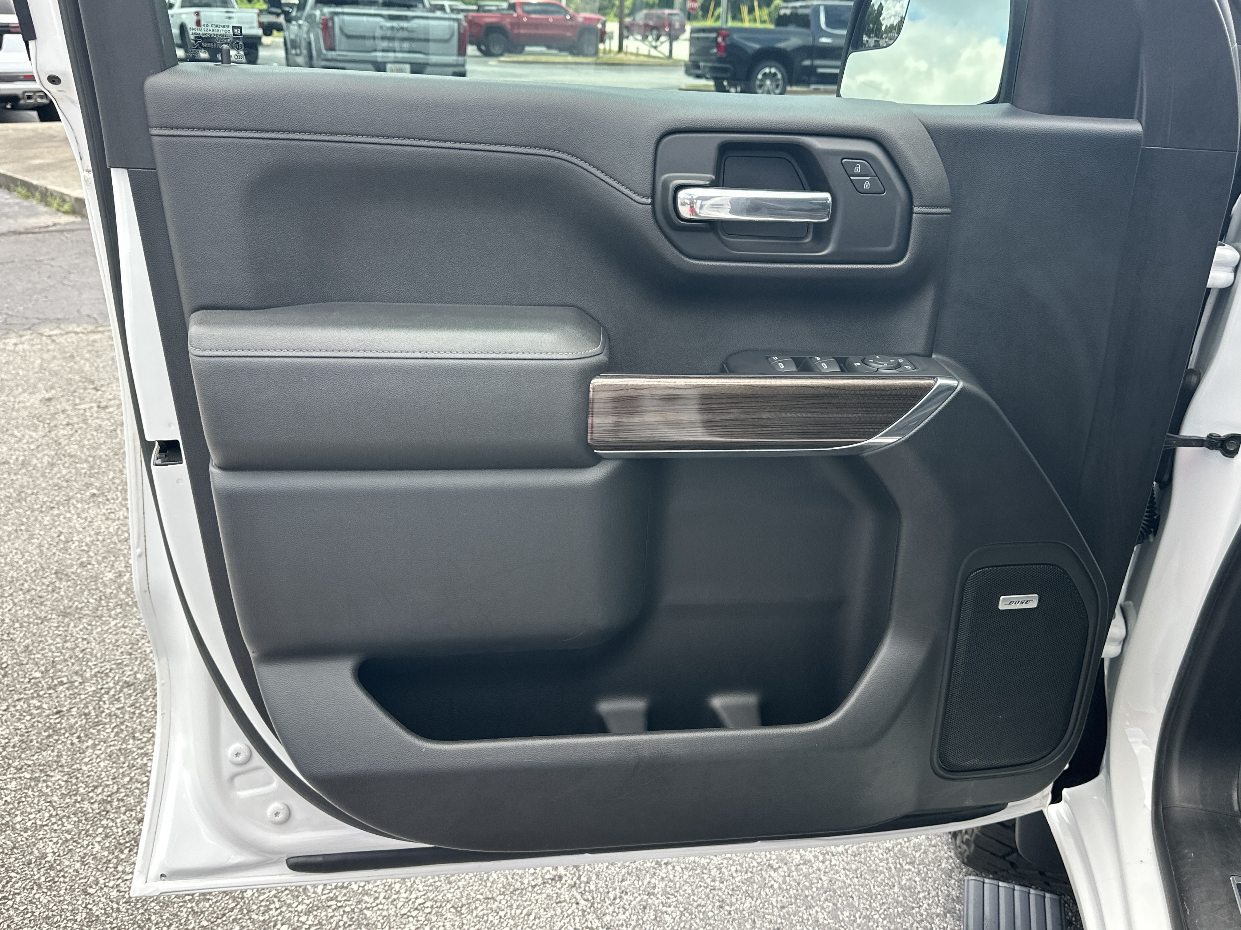 Used 2019 SUMMIT WHITE Chevrolet RST image 10