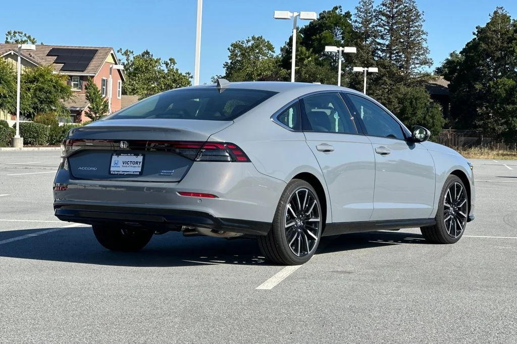New 2026 Urban Gray Pearl Honda Touring image 4