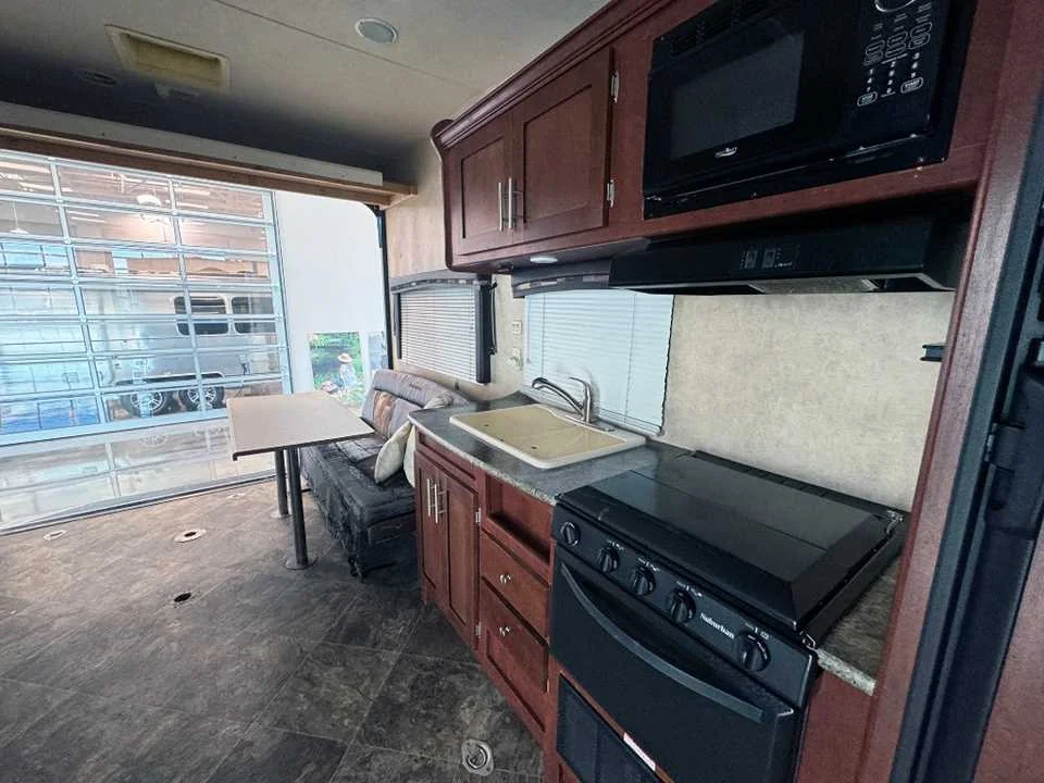 Used 2015  FOREST RIVER  image 19