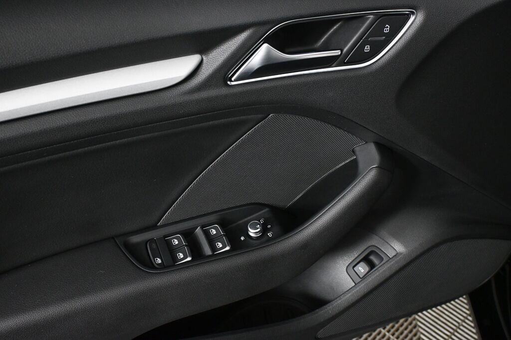 Used 2018 Brilliant Black Audi Premium image 8