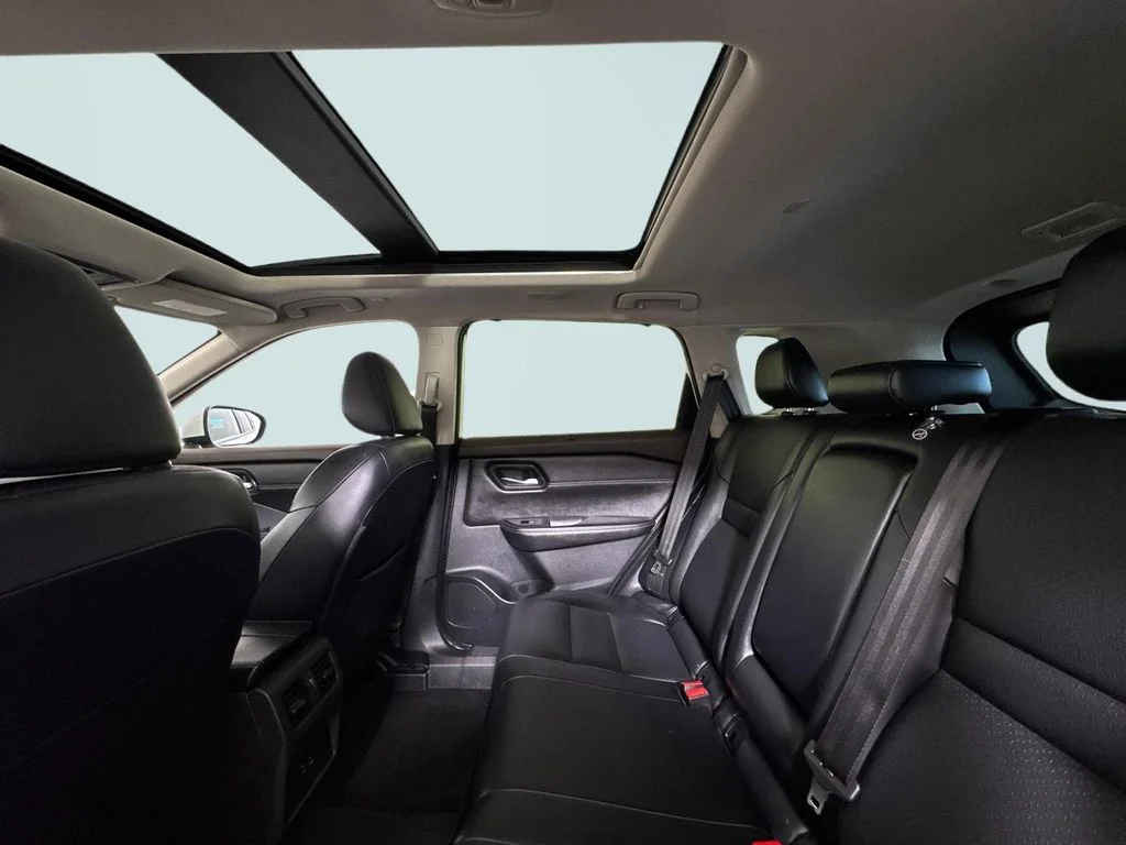 Used 2023 Pearl White Nissan SV image 13