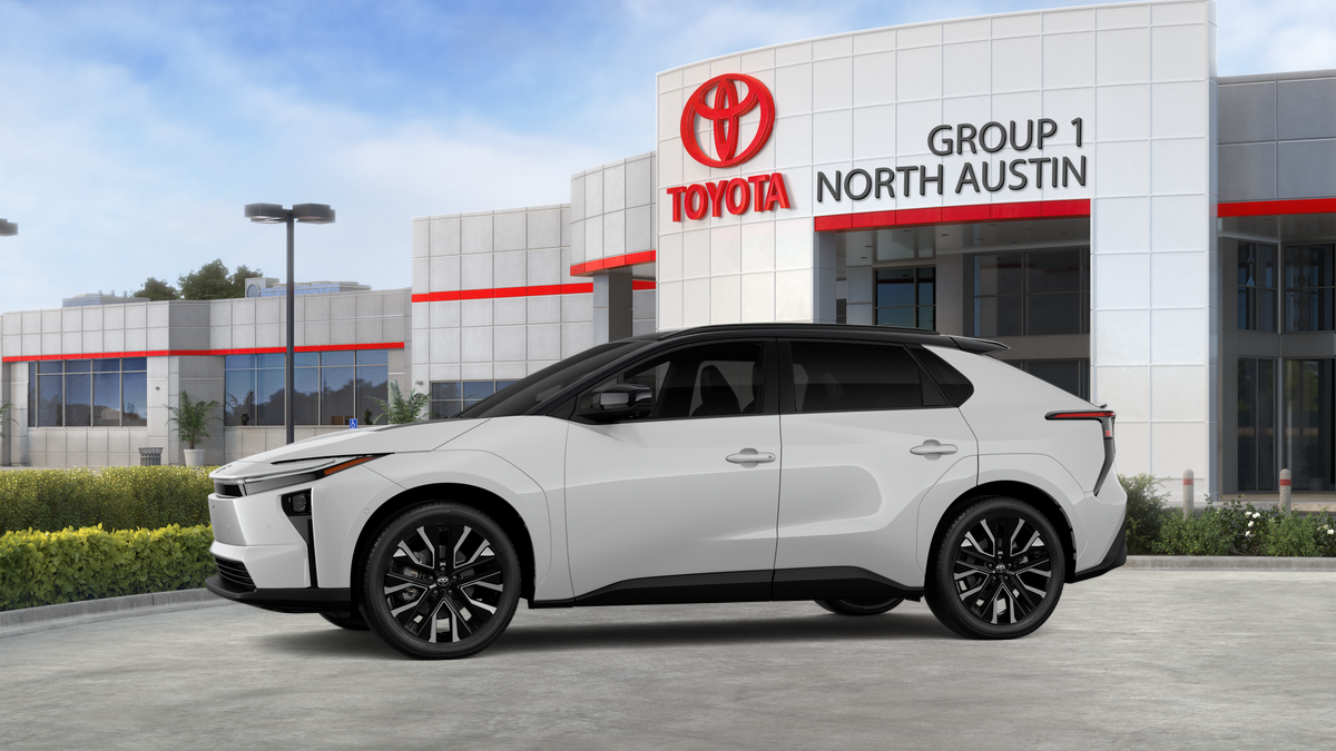 New 2026 Wind Chill Pearl with Midnight Black Metallic roof Toyota Limited image 3