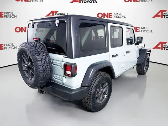 Used 2024  Jeep Sport S image 7