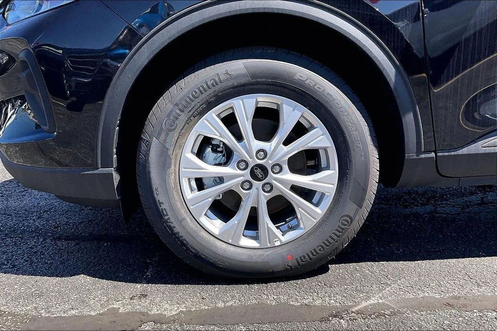 Used 2024 Black Metallic Ford Active image 8
