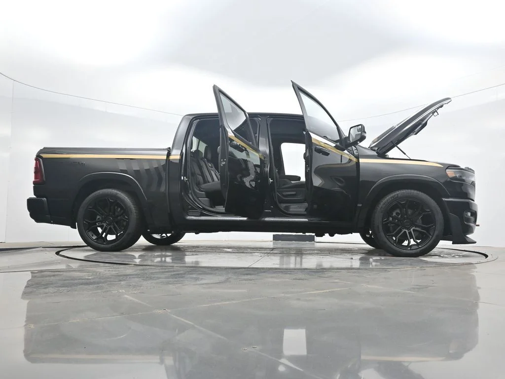 New 2026 Diamond Black Crystal Pearl-Coat Exterior Paint RAM Big Horn image 47