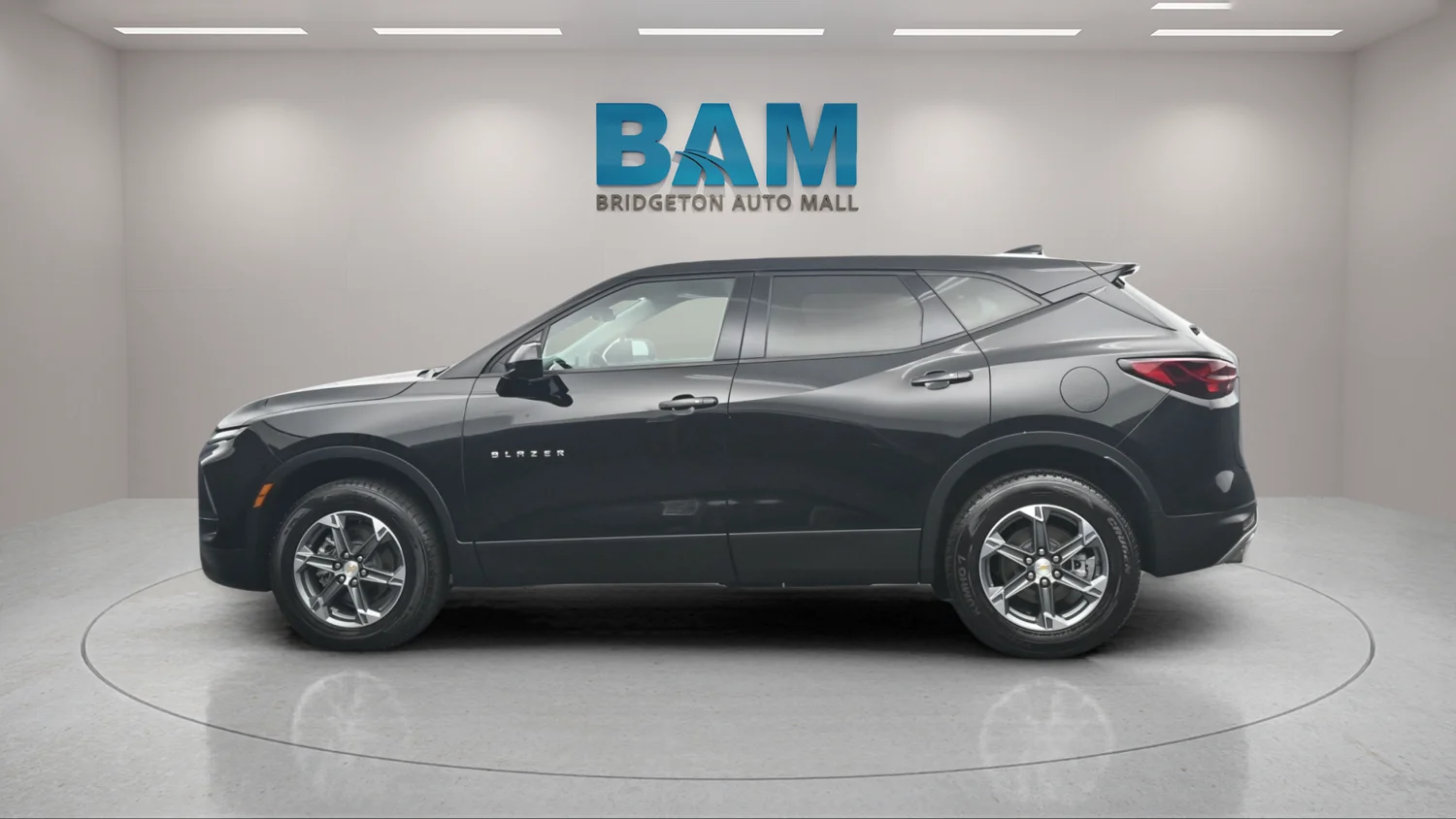 Used 2025 Black Chevrolet LT image 3
