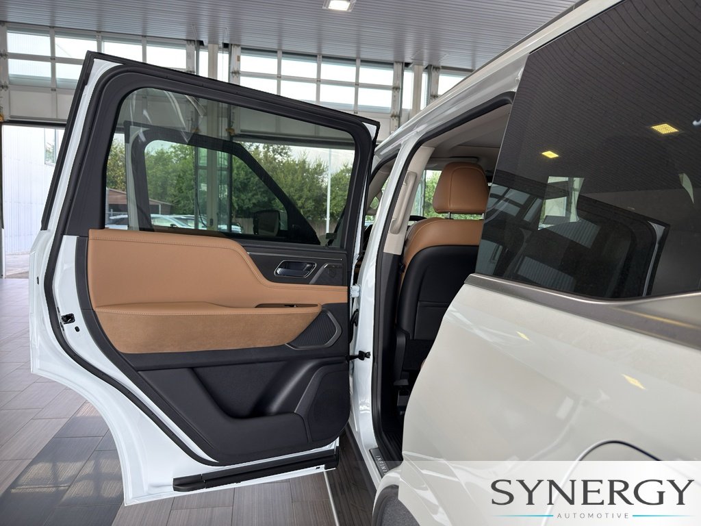 New 2027 Radiant White INFINITI LUXE image 27