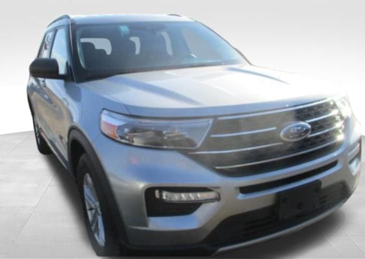 2023 Ford Explorer XLT photo 3