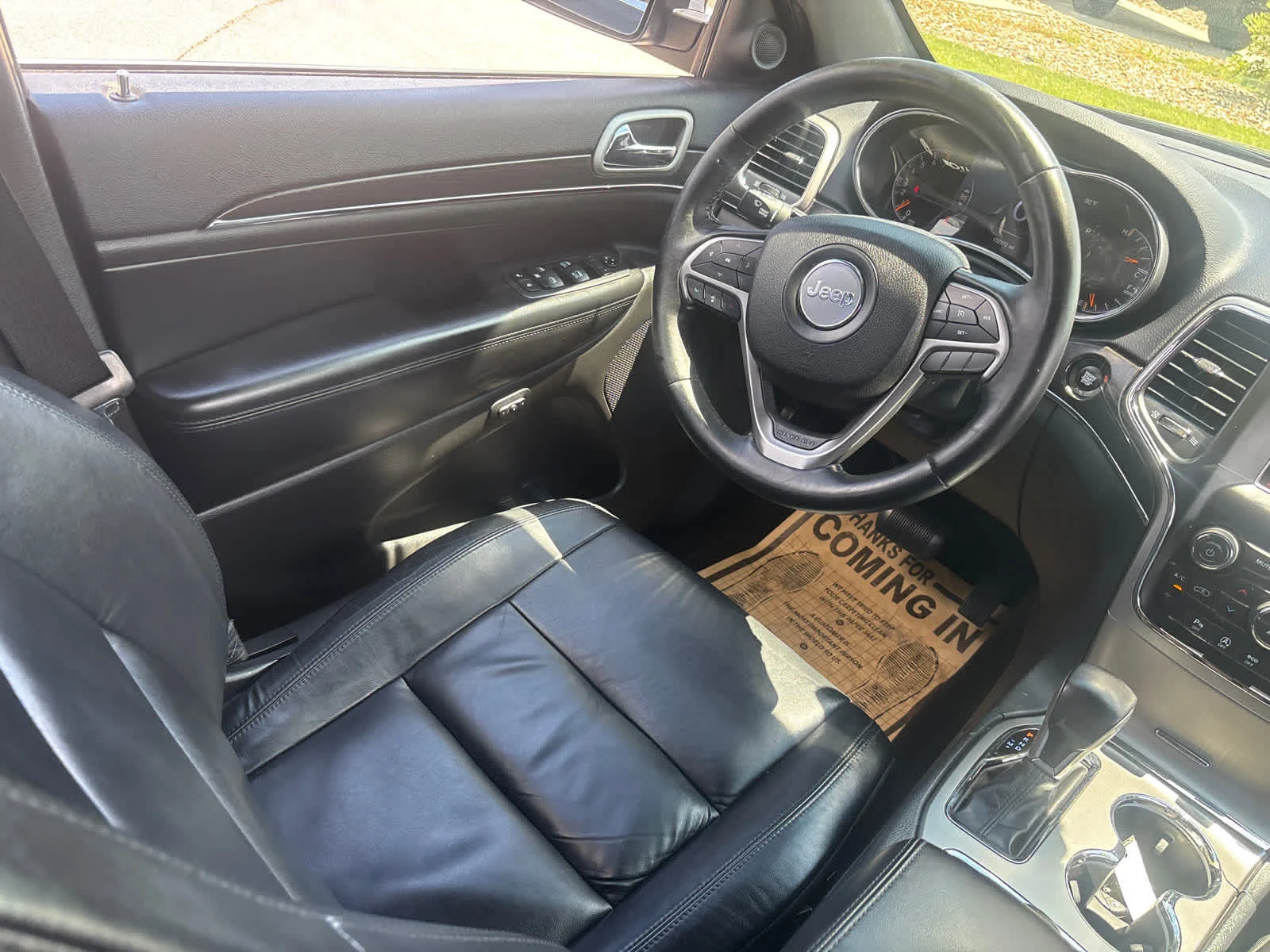 Used 2018 Diamond Black Crystal Pearlcoat Jeep Limited image 16