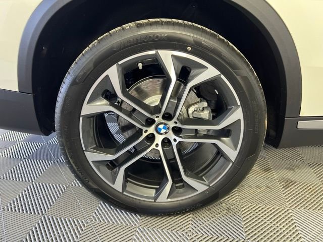 New 2026 White BMW sDrive40i image 49