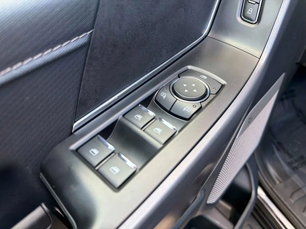 Used 2025 Agate Black Metallic Ford XLT image 19