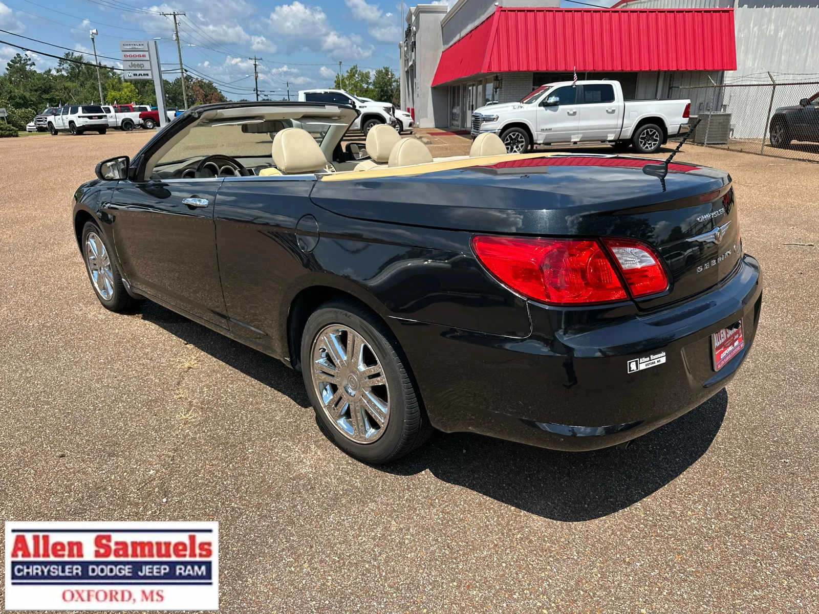 Used 2009 Brilliant Black Pearl Chrysler Limited image 38
