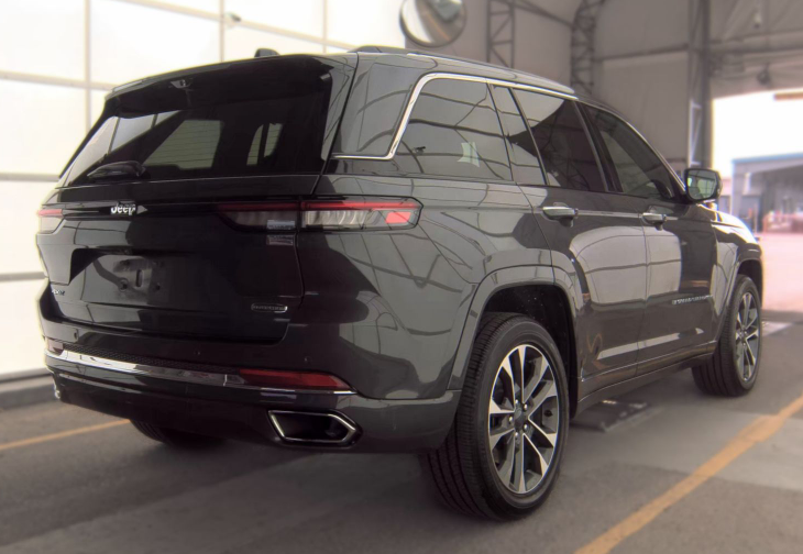 Used 2023 Gray Jeep Overland 4xe image 2