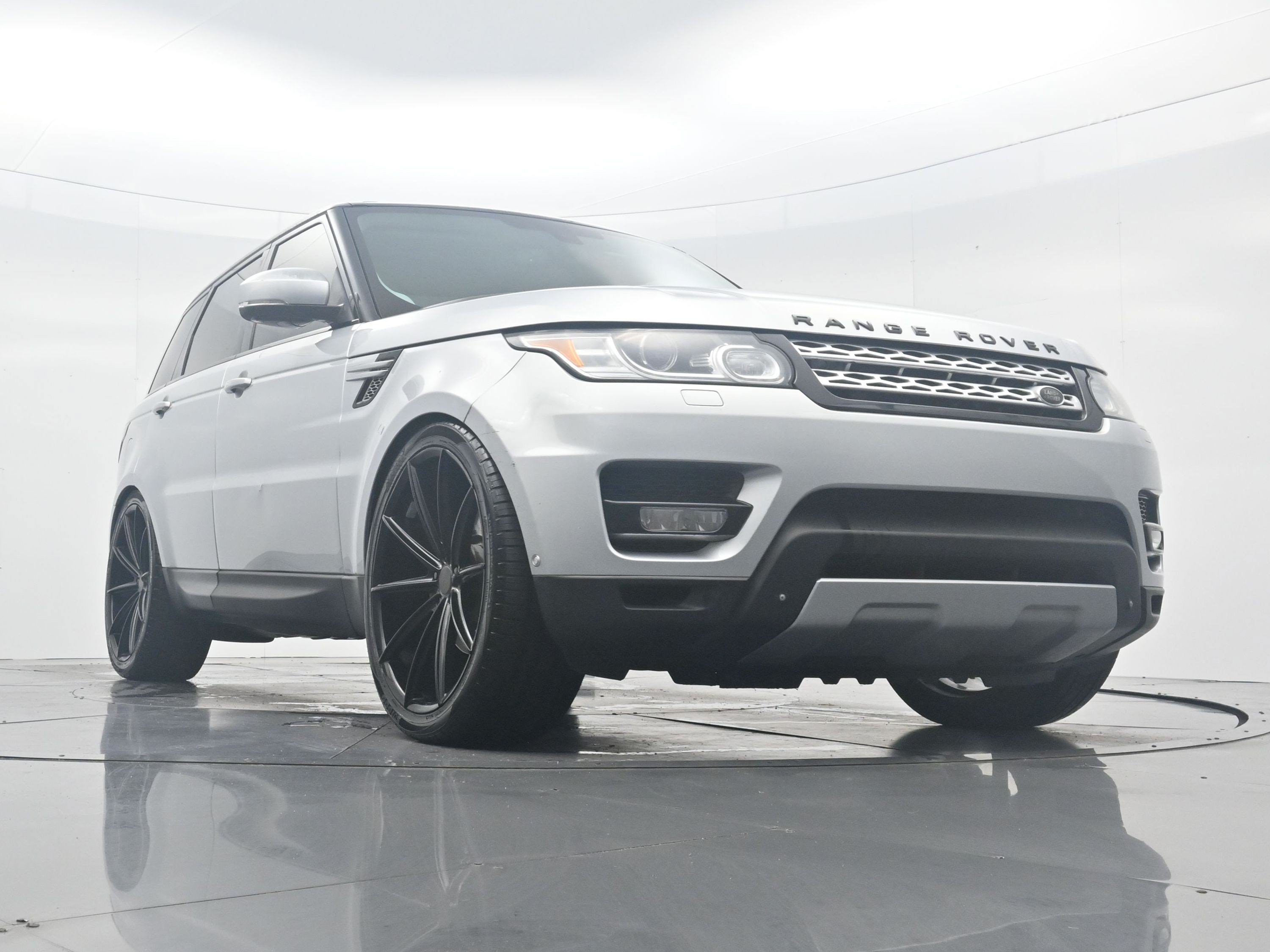 Used 2014 Causeway Gray Metallic Land Rover HSE image 28