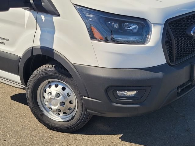 New 2025 Oxford White Ford Cutaway image 2