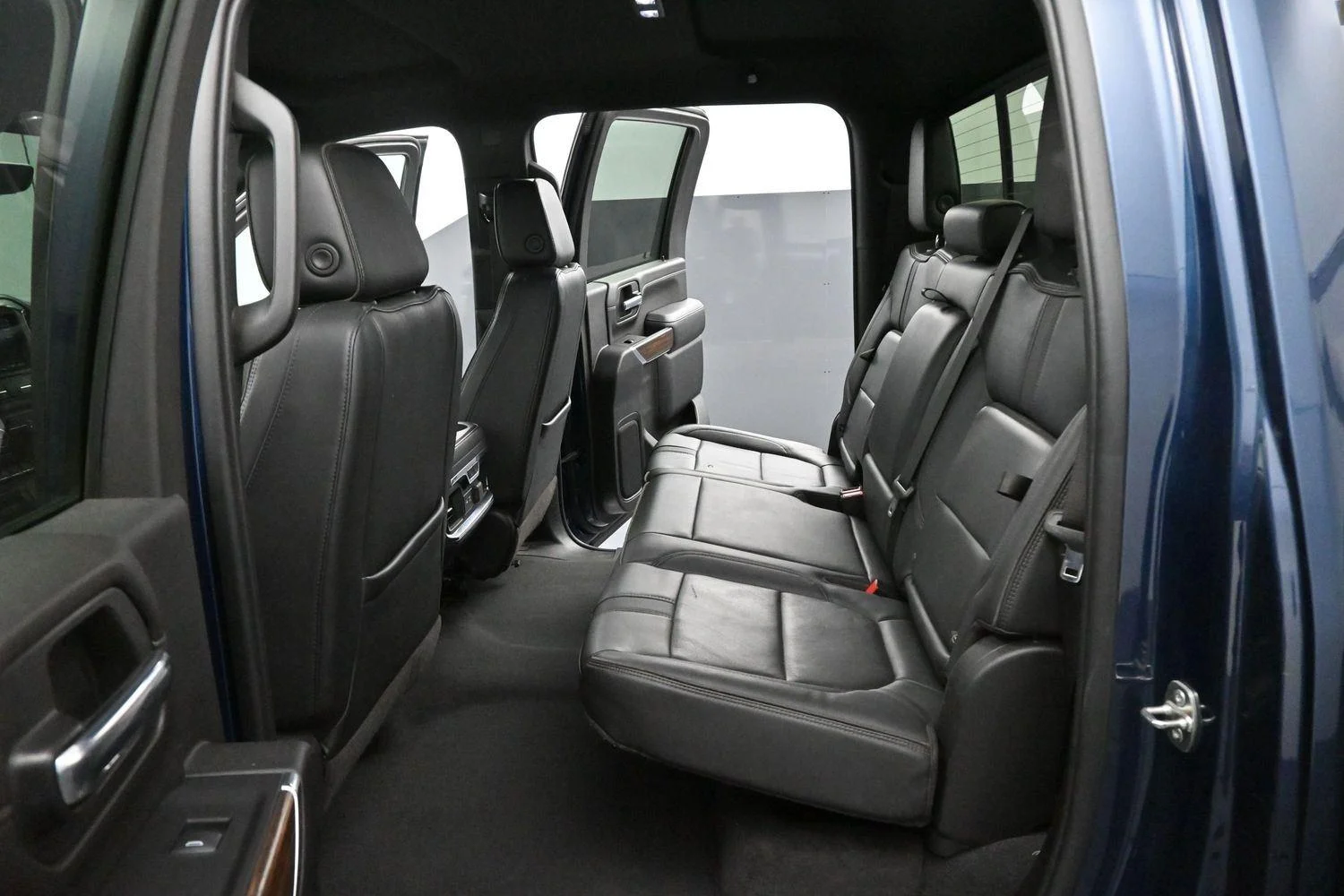 Used 2023 Northsky Blue Metallic Chevrolet High Country image 31