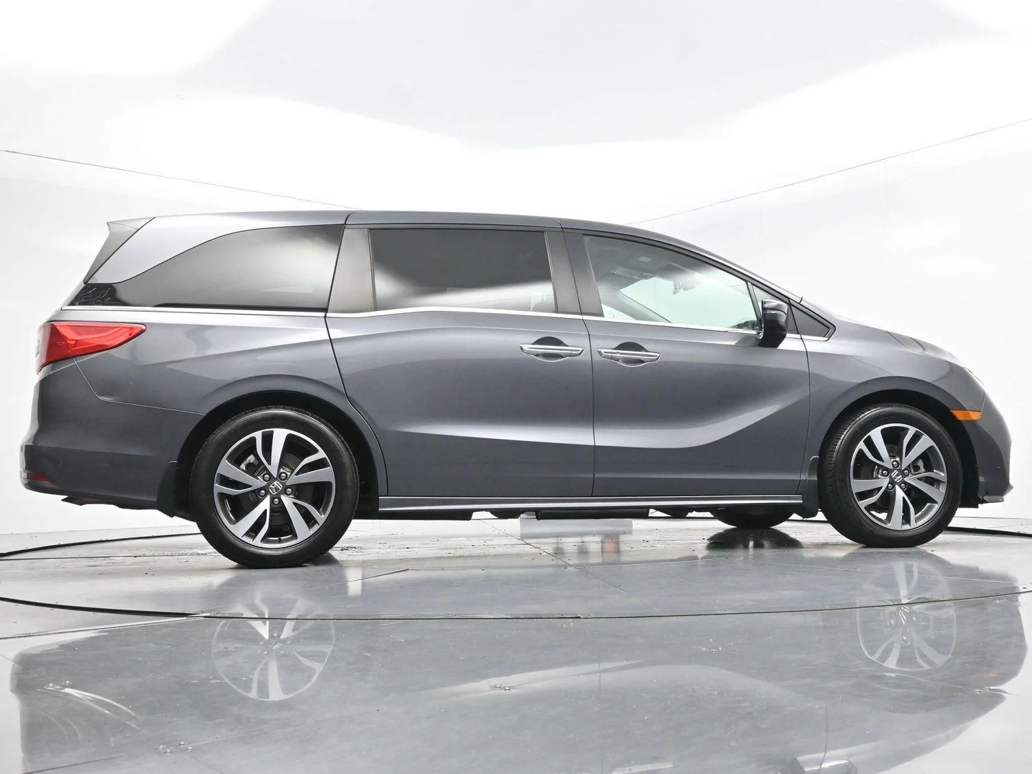 Used 2023 Modern Steel Metallic Honda Touring image 61