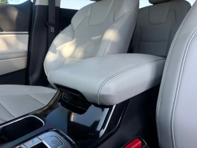 Certified Used 2024 White Pearl Kia S image 22