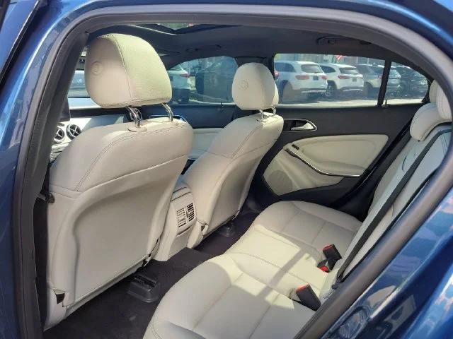 Used 2020 Blue Mercedes-Benz GLA 250 image 13