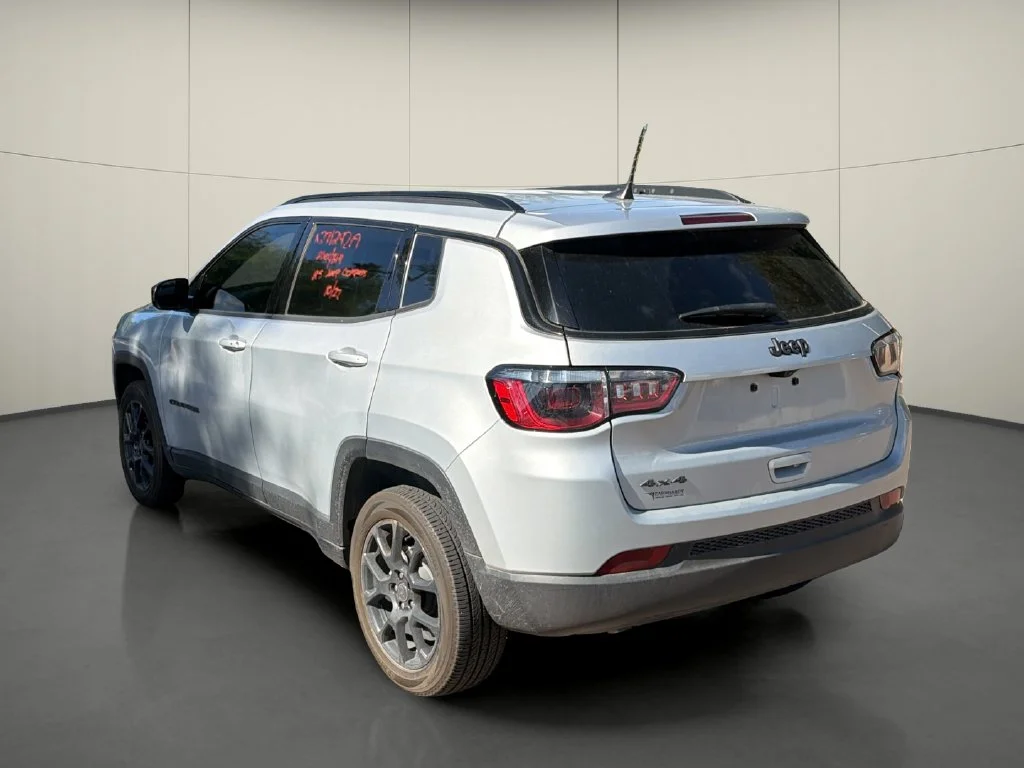 Used 2025 Silver Jeep Latitude image 5